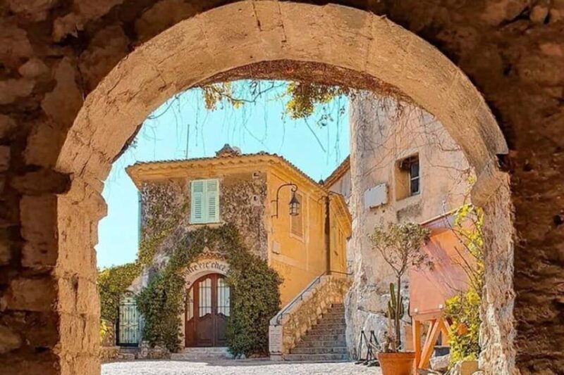 Explore Èze and the Côte dAzur in a Renault Mégane E-Tech" - Key Points