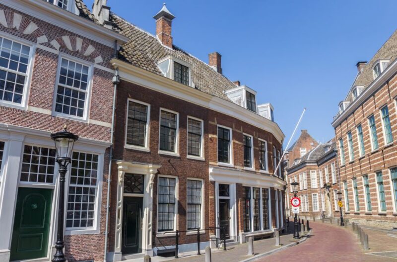 Explore Gems of Utrecht Walking Tour for Couples - Strolling Along Oudegracht: The Historic Canals