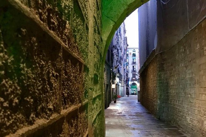 Explore hidden streets of Barcelona with a local - Key Points