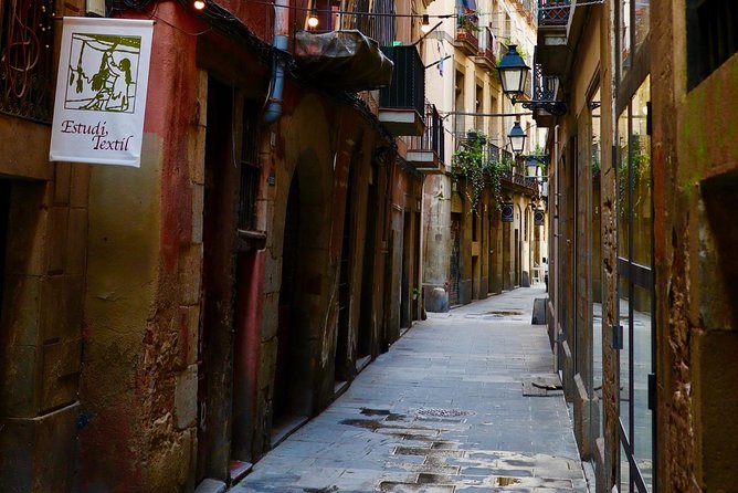 Explore hidden streets of Barcelona with a local - Transition to the Gothic Quarter