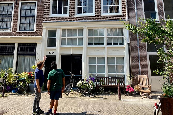Explore hidden streets with friends - The Charm of the Jordaan Neighborhood