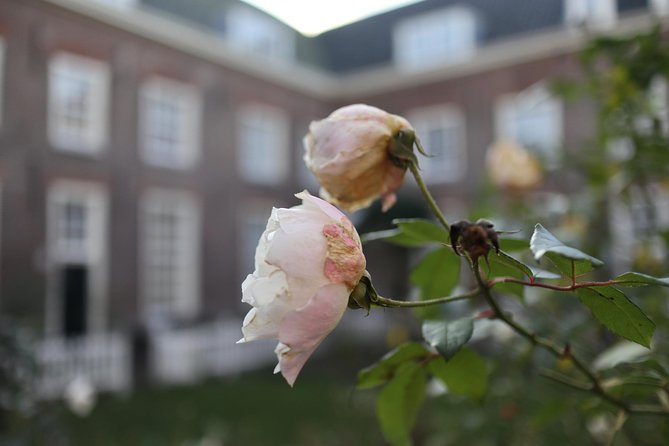 Explore hidden streets with friends - Practicalities: Meeting Points and Accessibility