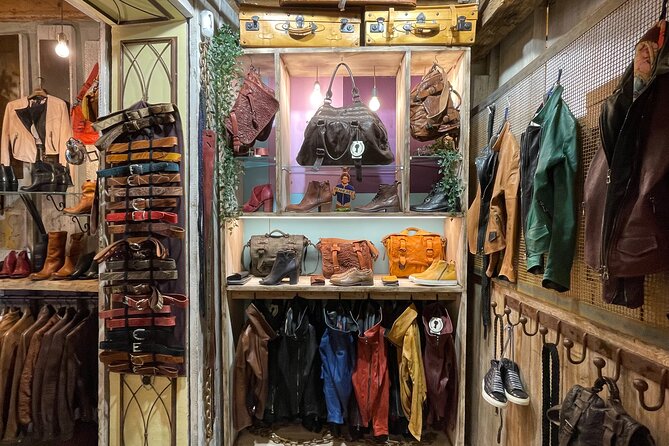 Explore History and Style with this Walking Tour in Milano - Meeting Point and Tour Duration in Milan’s Stylish Districts