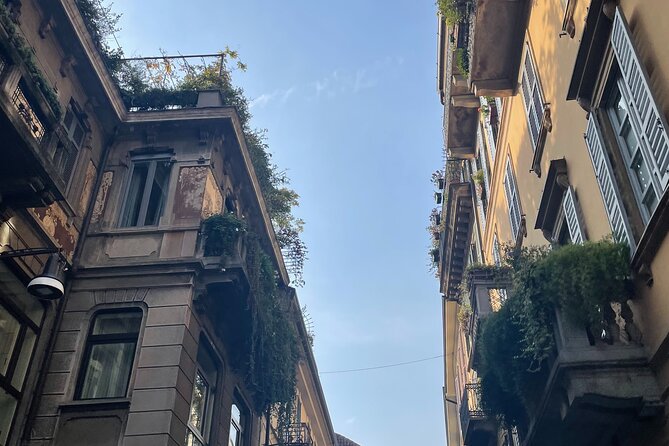 Explore History and Style with this Walking Tour in Milano - Sampling Milanese Delights and Gelato Stops