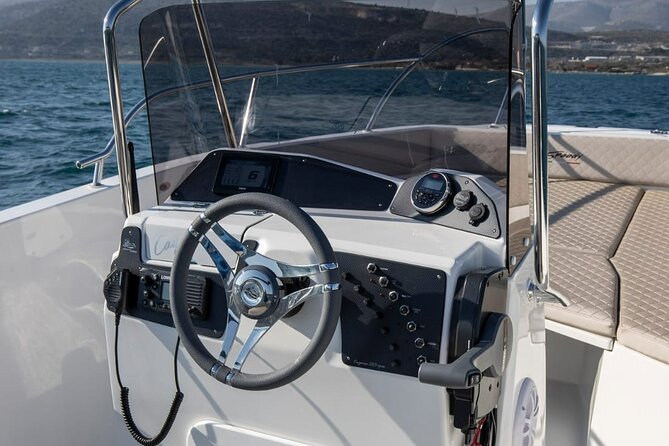 Explore islands Brac, olta and Blue Lagoon with Cayman Deluxe - The Cayman Deluxe Speedboat: Comfort and Stability