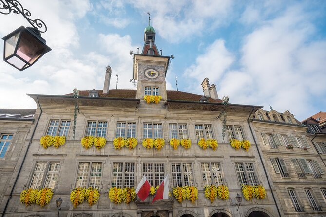 Explore Lausanne in 60 minutes with a Local - Experiencing Lausanne’s Lively Town Square