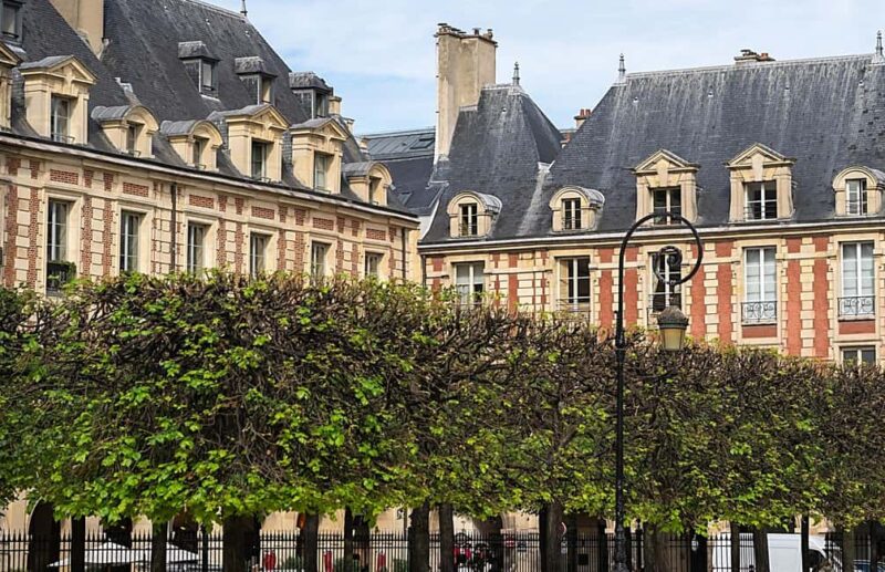 Explore Le Marais: Guided Treasure Hunt in Historic Paris - Discovering Le Marais Through a Detective Storyline