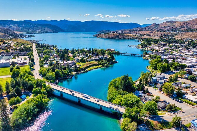 Explore Leavenworth from Seattle in SUV - Winter Season: Sleigh Rides and Cozy Fires