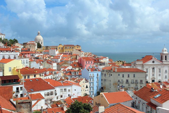Explore Lisbon in 60 minutes with a Local - The Vibrant Atmosphere of Rossio Square