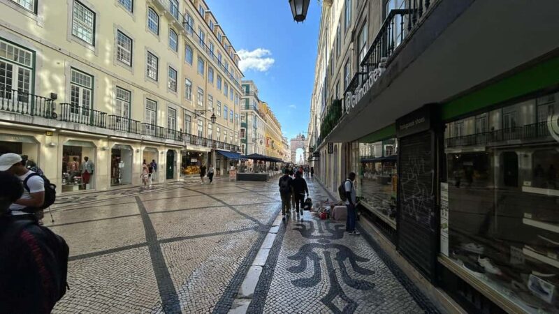Explore Lisbon's Historic Sites on Foot - Key Points