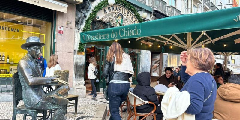 Explore Lisbon's Historic Sites on Foot - Scenic Stop at Miradouro de São Pedro de Alcântara