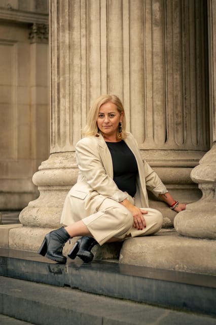 Explore London: Personalised Photoshoot Experience - Scenic Shots at St Dunstans and the River Thames