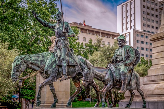 Explore Madrid in 90 minutes with a Local - Puerta del Sol and the El Oso y el Madroño Statue