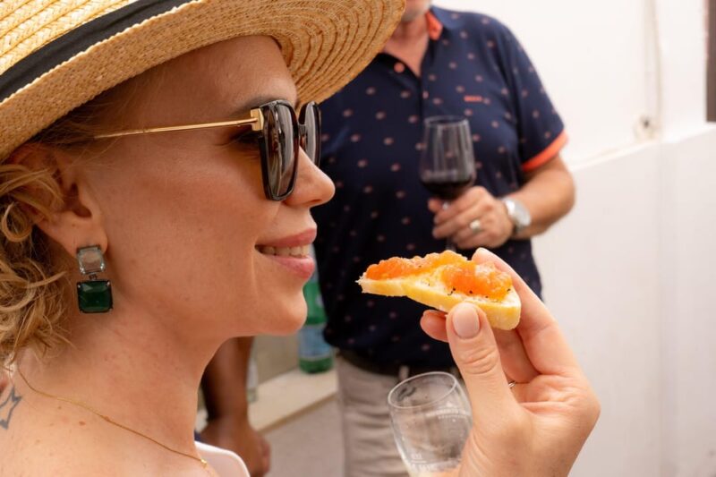 Explore Marbella Old Town: Authentic Tapas Food Tour - Pairing Tapas with Popular Spanish Drinks