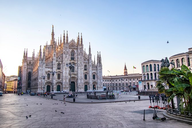 Explore Milan in 90 minutes with a Local - Starting at the Heart of Milan: Piazza del Duomo