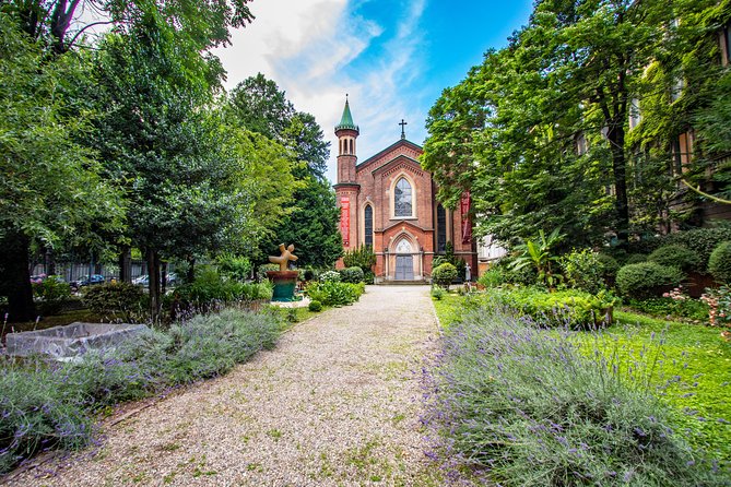 Explore Milan in 90 minutes with a Local - Insider Tips on Shopping, Dining, and Sightseeing