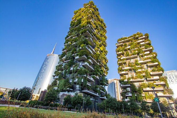 Explore Milan in 90 minutes with a Local - The Experience of a Small Group Tour