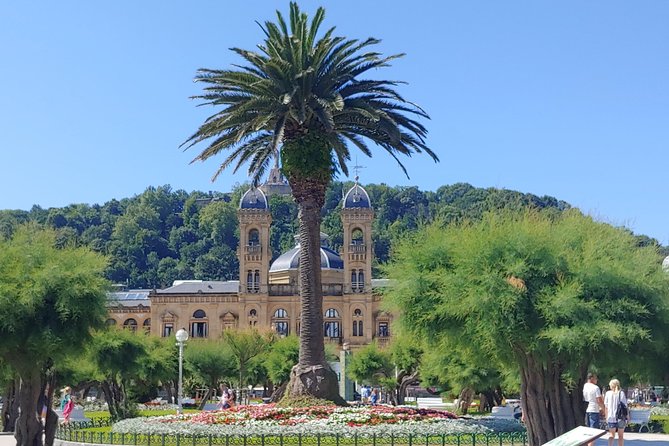 Explore San Sebastiáns History & Taste Its Flavors at Lunch - Key Points