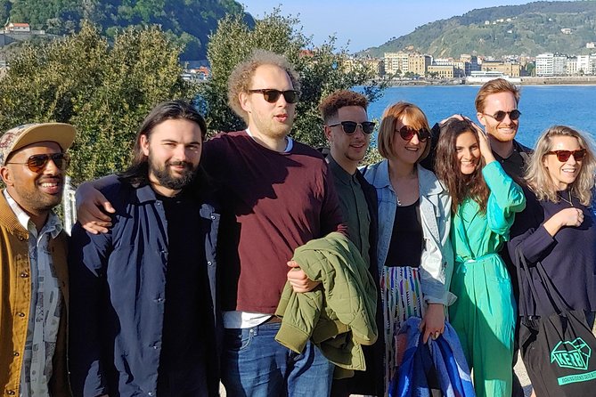 Explore San Sebastiáns History & Taste Its Flavors at Lunch - Scenic Walks Along the Bay of La Concha