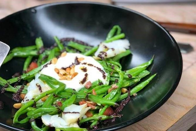 Explore San Sebastiáns History & Taste Its Flavors at Lunch - Practical Details: Meeting Point and Tour Logistics