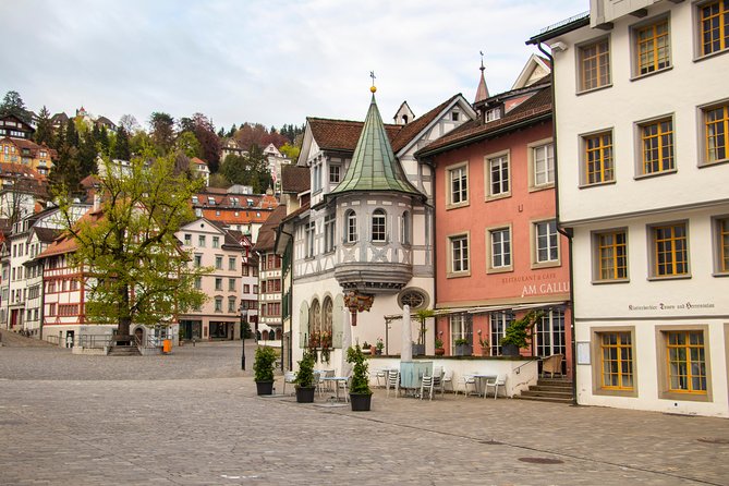 Explore St. Gallen in 60 minutes with a Local - Honoring the Renaissance at Vadian Denkmal