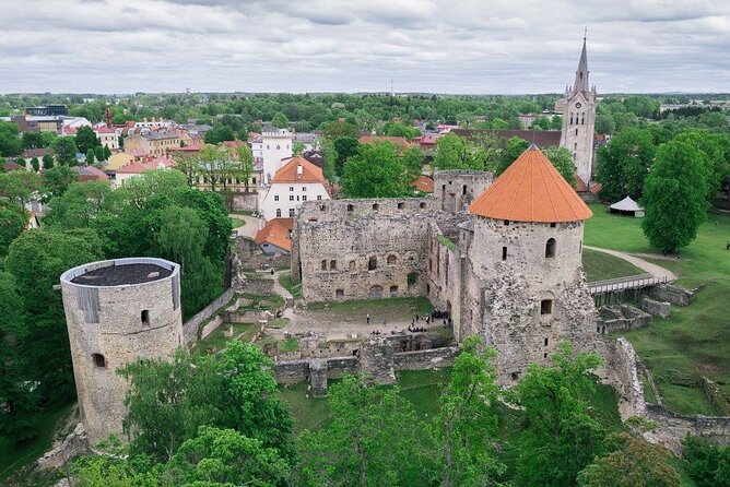 Explore the Baltics: Riga- Tallinn / Tallinn - Riga Daytrip - Logistics and Group Size Benefits