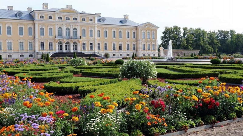 Explore the Baltics: Riga - Vilnius / Vilnius - Riga Daytrip - The Hill of Crosses: A Unique and Moving Landmark