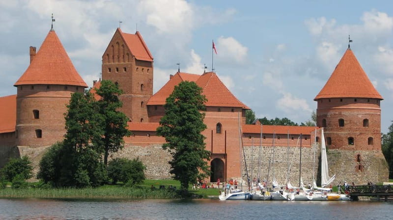 Explore the Baltics: Riga - Vilnius / Vilnius - Riga Daytrip - Trakai Castle and Lake: Scenic and Cultural Highlights