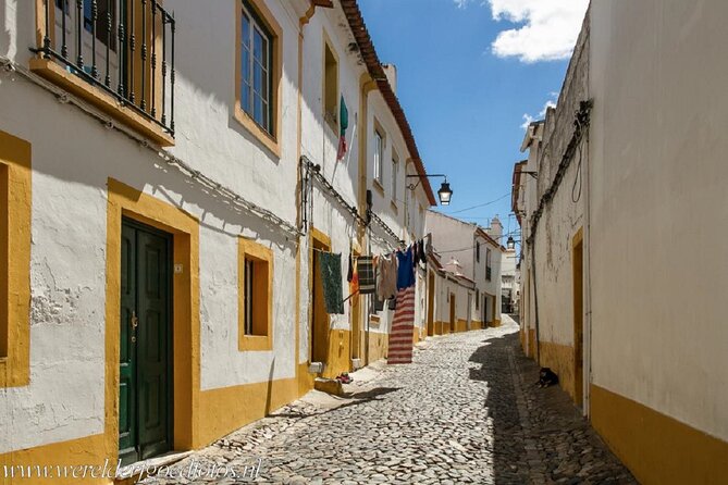 Explore the Highlights of Evora: Self-Guided GPS and Audio Tour - Exploring the Heart of Evoras Old Town Square