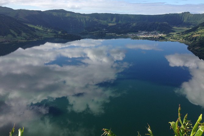 Explore the Wonders of Sete Cidades & West side on a Jeep Tour - Practical Details: Booking, Pacing, and Accessibility
