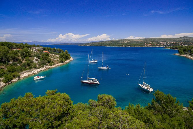 Explore west side of island Bra with Pasara boat - Traditional Dalmatian boat - Explore the West Side of Brac Island with a Traditional Dalmatian Boat
