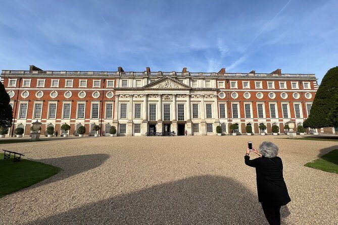 Explore Windsor Castle and Hampton Court Palace - The Role of the Guide: Expertise and Engagement
