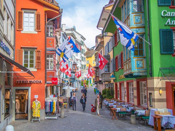 Explore Zurich in 60 minutes with a Local - Cross the Historic Münsterbrücke with Its Swiss Significance