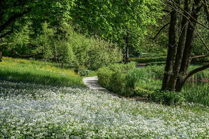 Exploring Ljubljana by Bicycle - The Role of the Guide in Enhancing the Tour