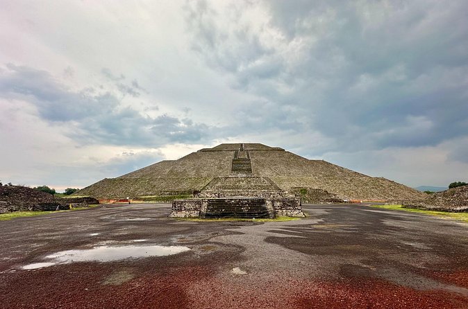 Express Pyramids: Rapid Exploration in Teotihuacan - Group Size, Timing, and Accessibility