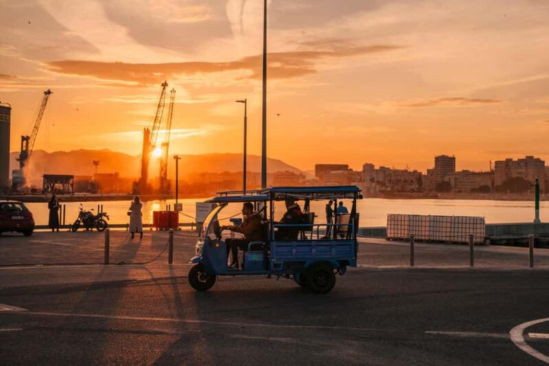 Express Tuk-Tuk Tour in Malaga: Gibralfaro Viewpoint and Photography - Guides and Customer Satisfaction