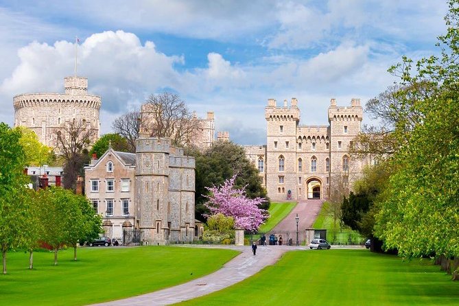 Extended visit: Windsor Castle & Stonehenge with Free Snack Pack - Food, Drinks, and Snacks