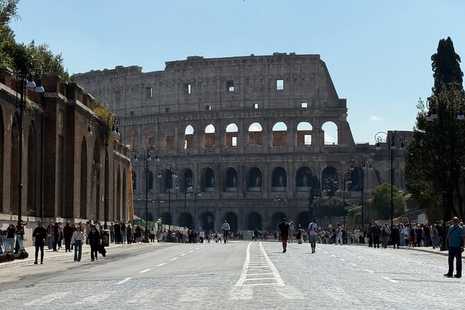 External Tour of the Colosseum - The Role of the Roman Forum and Palatine Hill from Outside