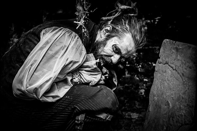 Extreme Paranormal Underground Ghost Tour in Edinburgh - Guides and Storytelling Style