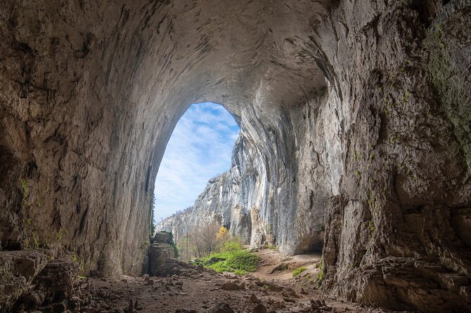 Eyes of god, Saeva Dupka Caves and the Blue Ostrich Farm - Private Day Trip - Key Points