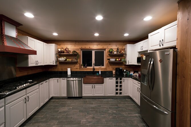 Face The Outdoors Northern Lights Tour Small Group - Inside the Warm Lodge: Comfort and Viewing Convenience