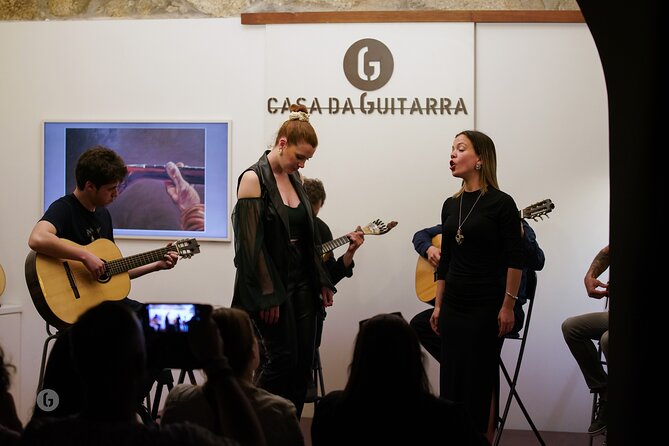 Fado by Casa da Guitarra - Accessibility and Group Size