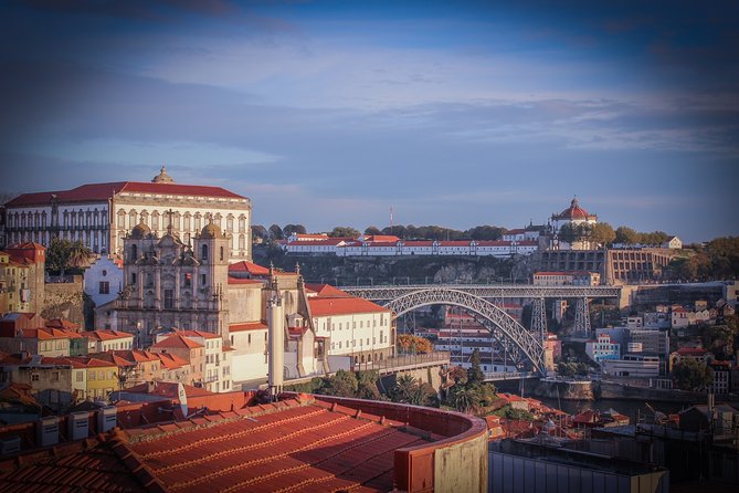 Fado Dinner Show and Night Lights Tour in Porto - The Venue: An Intimate Restaurant Setting