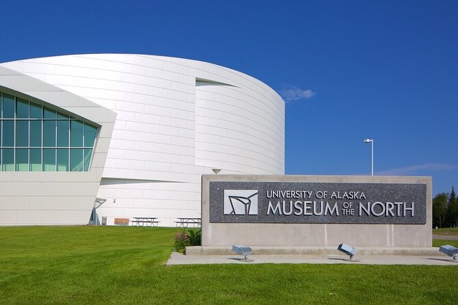 Fairbanks Top City Highlights Tour Summer/Fall - Santa Claus House in North Pole: The Magic of Christmas Year-Round