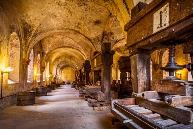Fairytale Rüdesheim and Monastery Eberbach Tour - Visiting Monastery Eberbach: A Historic Monastic Site