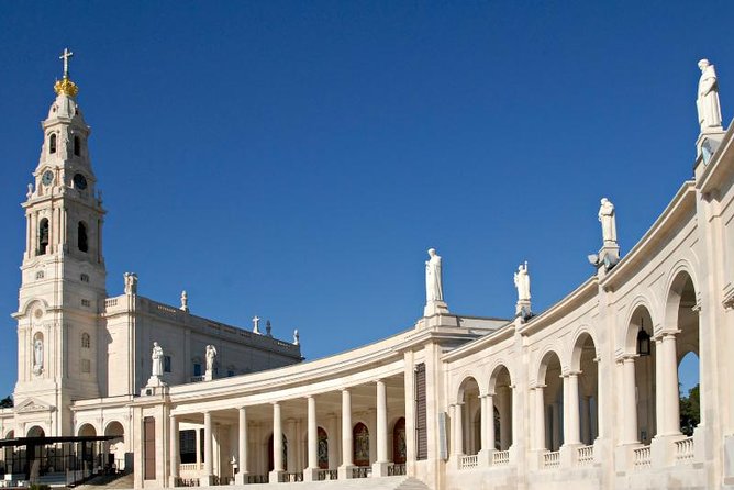Faith and Heritage: Fátima, Batalha, Nazaré, Óbidos from Lisbon - Tasting Fresh Seafood in Nazaré