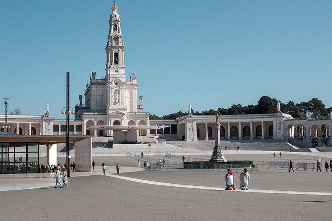 Faith and Heritage: Fátima, Batalha, Nazaré, Óbidos from Lisbon - Nazaré’s Big Wave Surfing and the Forte de São Miguel