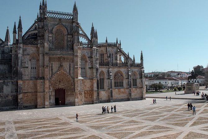 Faith and Heritage: Fátima, Batalha, Nazaré, Óbidos from Lisbon - Exploring the Medieval Charm of Óbidos