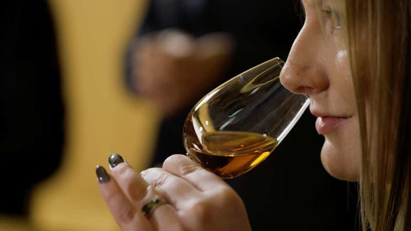 Falkirk: Create your own Malt Whisky at Rosebank Distillery - Key Points