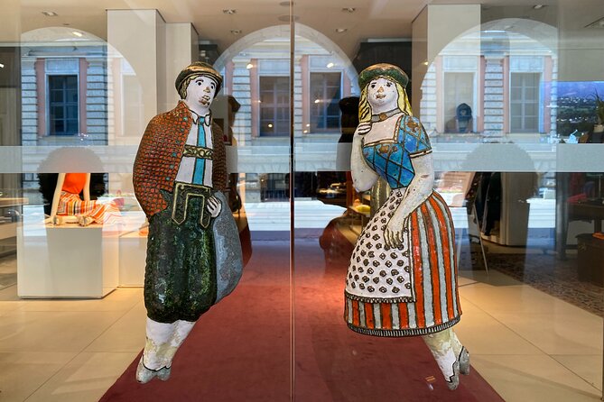 Fall in Love with Munich in a Private Old Town Walking Tour - Dallmayr Delikatessenhaus: Munich’s Gourmet Landmark